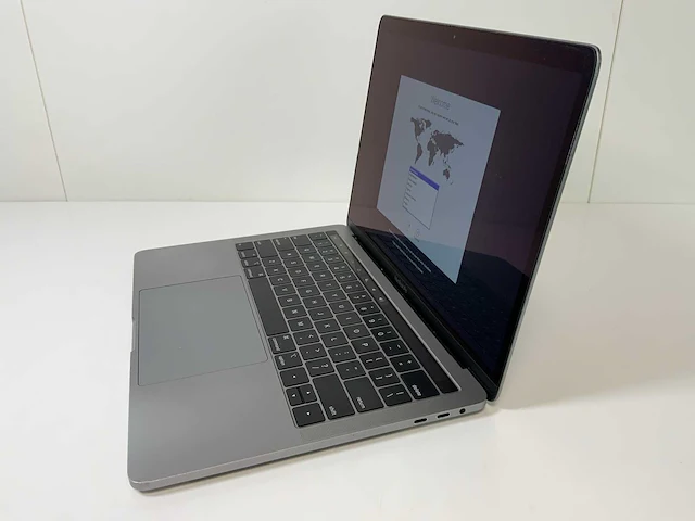 Apple macbook pro 13.3”, core(tm) i7 8th gen, 16 gb ram, 500 gb nvme laptop - afbeelding 2 van  7