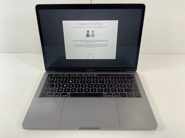 Apple macbook pro 13.3", core(tm) i7 8th gen, 16 gb ram, 500 gb nvme laptop - afbeelding 1 van  8