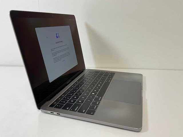 Apple macbook pro 13.3”, core(tm) i7 8th gen, 16 gb ram, 512 gb nvme laptop - afbeelding 2 van  7