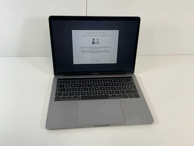 Apple macbook pro 13.3", core(tm) i7 8th gen, 16gb ram, 251 gb nvme laptop - afbeelding 1 van  6
