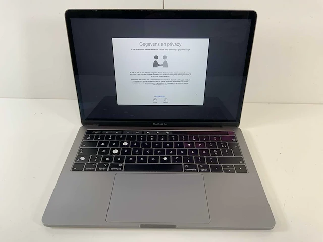 Apple macbook pro 13.3", core(tm) i7 8th gen, 16gb ram, 500gb nvme laptop - afbeelding 1 van  7