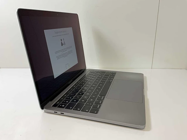 Apple macbook pro 13.3”, core(tm) i7 8th gen, 8 gb ram, 500 gb nvme laptop - afbeelding 2 van  9
