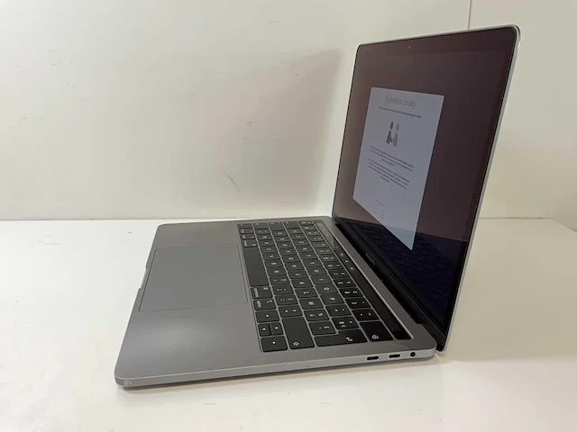 Apple macbook pro 13.3”, core(tm) i7 8th gen, 8 gb ram, 500 gb nvme laptop - afbeelding 3 van  9