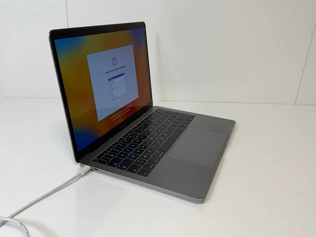 Apple macbook pro 13.3”, dualcore i5, 16 gb ram, 256 gb ssd laptop - afbeelding 2 van  8
