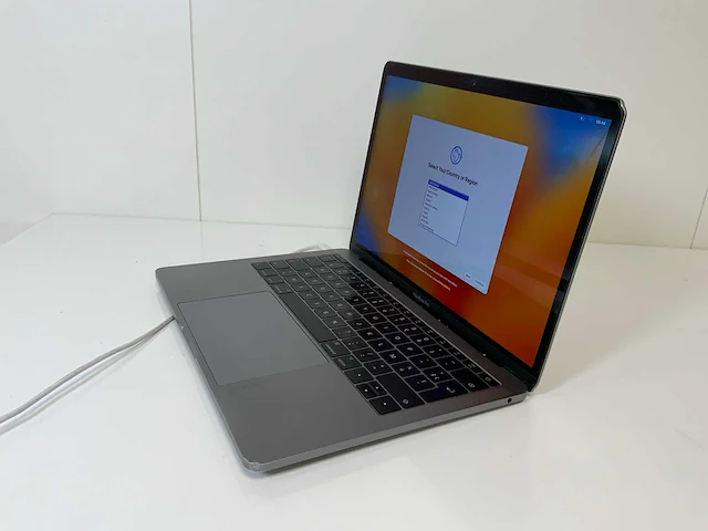 Apple macbook pro 13.3”, dualcore i5, 16 gb ram, 256 gb ssd laptop - afbeelding 3 van  8