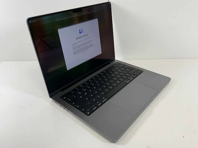 Apple macbook pro 14", m1 pro, 16 gb ram, 500 gb ssd laptop - afbeelding 2 van  7