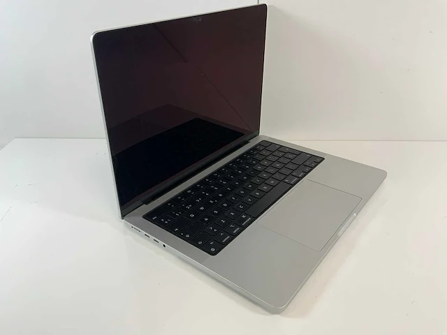 Apple macbook pro 14", m3 pro, 16 gb ram, 1 tb ssd laptop - afbeelding 2 van  7