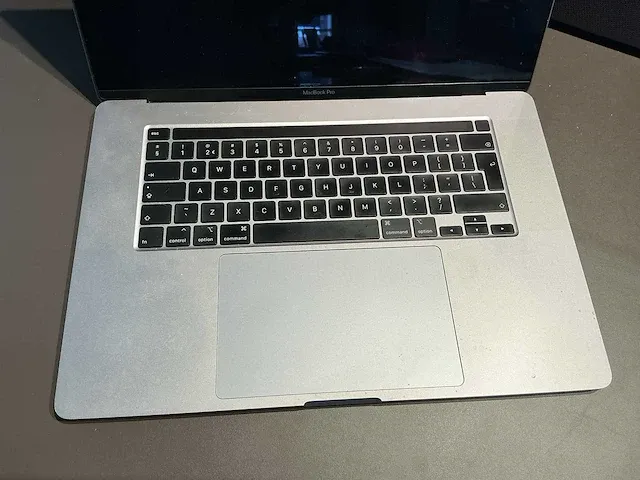 Apple macbook pro 15 inch (a2141) laptop - afbeelding 1 van  5