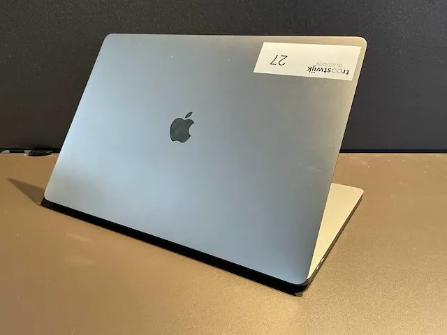 Apple macbook pro 15 inch (a2141) laptop - afbeelding 3 van  5
