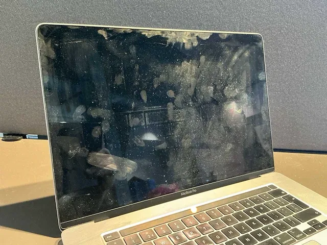 Apple macbook pro 15 inch (a2141) laptop - afbeelding 3 van  6