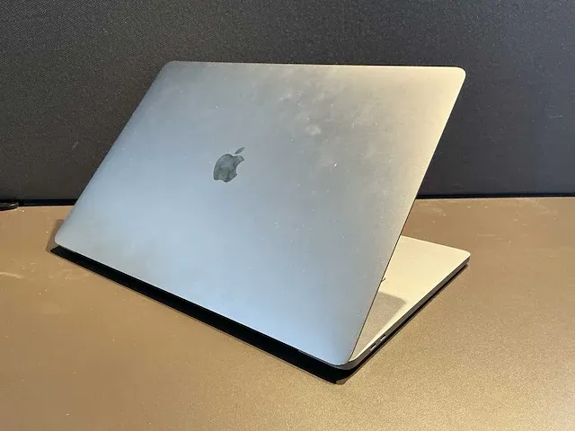 Apple macbook pro 15 inch (a2141) laptop - afbeelding 4 van  6