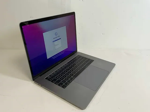 Apple macbook pro 15.4", core(tm) i7 6th gen, 16 gb ram, 1 tb nvme, amd radeon pro 460 4 gb laptop - afbeelding 6 van  6