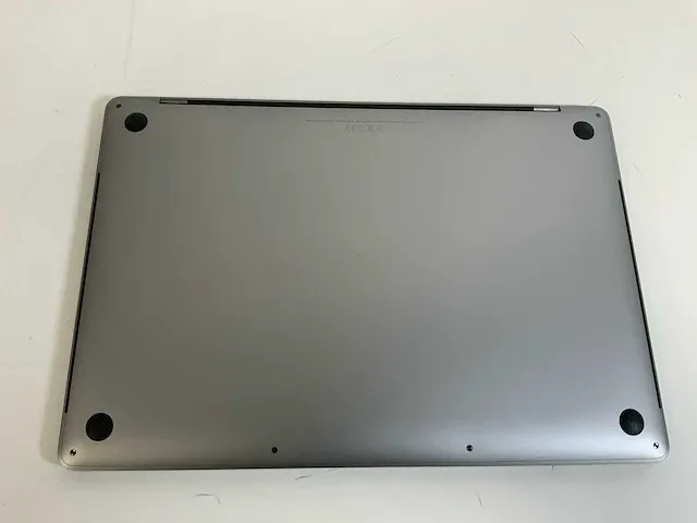 Apple macbook pro 15.4", core(tm) i7 6th gen, 16 gb ram, 1 tb nvme, amd radeon pro 460 4 gb laptop - afbeelding 2 van  6