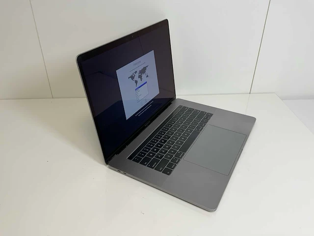 Apple macbook pro 15,4" core(tm) i7 6th gen, 16 gb ram, 251 gb nvme, amd radeon rx 460/560d 2 gb laptop - afbeelding 2 van  7
