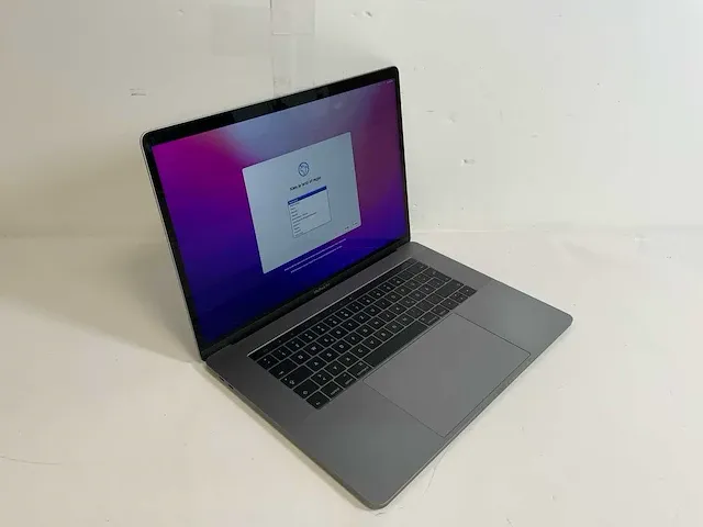 Apple macbook pro 15.4", core(tm) i7 6th gen, 16 gb ram, 500 gb nvme, amd radeon pro 460 4 gb laptop - afbeelding 1 van  6