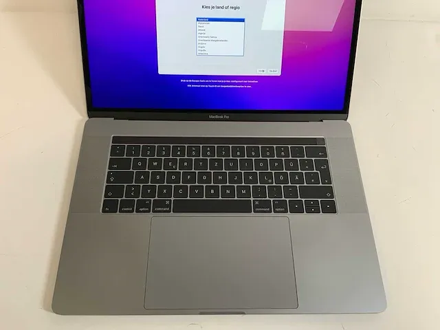 Apple macbook pro 15.4", core(tm) i7 6th gen, 16 gb ram, 500 gb nvme, amd radeon pro 460 4 gb laptop - afbeelding 2 van  6