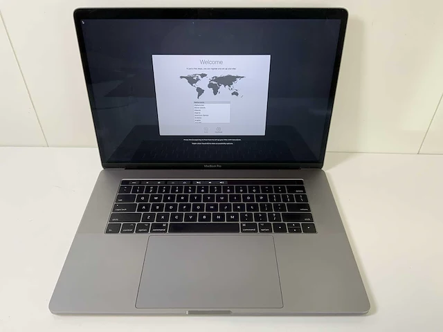 Apple macbook pro 15.4”, core(tm) i7 7th gen, 16 gb ram, 1 tb nvme, amd radeon pro 560 4 gb laptop - afbeelding 1 van  6