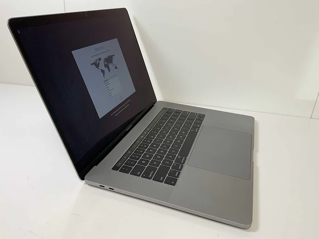 Apple macbook pro 15.4”, core(tm) i7 7th gen, 16 gb ram, 1 tb nvme, amd radeon pro 560 4 gb laptop - afbeelding 2 van  6