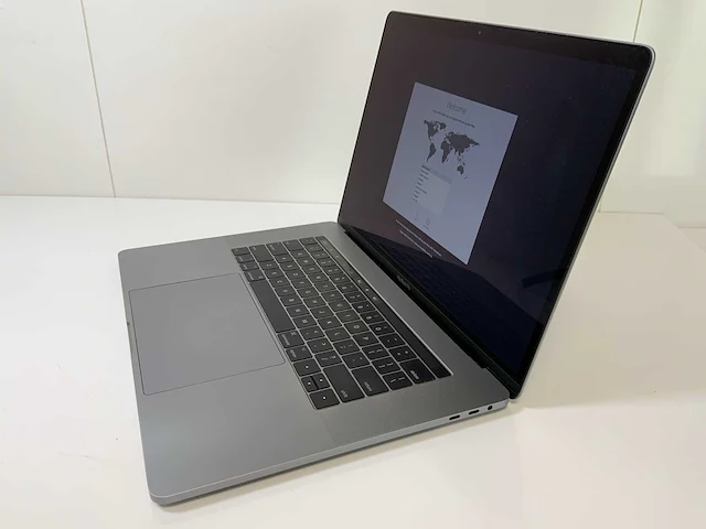 Apple macbook pro 15.4”, core(tm) i7 7th gen, 16 gb ram, 1 tb nvme, amd radeon pro 560 4 gb laptop - afbeelding 3 van  6