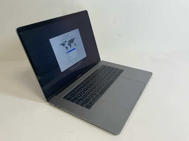 Apple macbook pro 15.4", core(tm) i7 7th gen, 16 gb ram, 251 gb nvme, amd radeon pro 555 2 gb laptop - afbeelding 1 van  6
