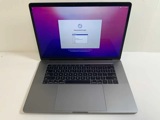 Apple macbook pro 15.4”, core(tm) i7 7th gen, 16 gb ram, 251 gb nvme, amd radeon pro 555 2 gb laptop - afbeelding 1 van  6
