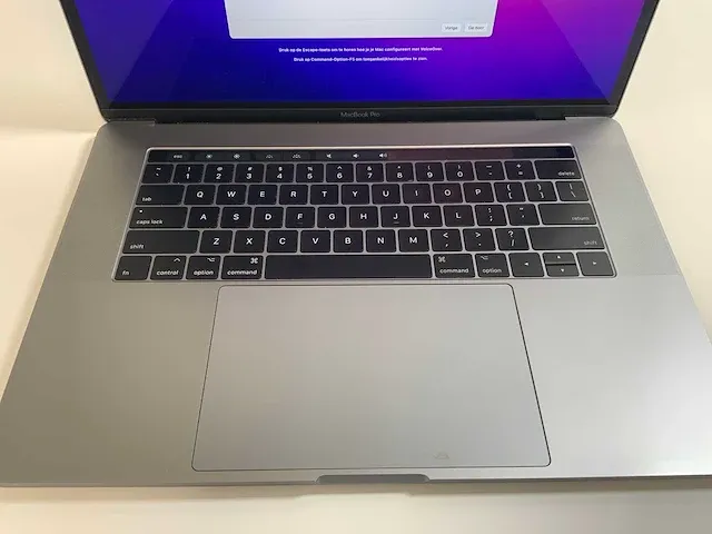 Apple macbook pro 15.4”, core(tm) i7 7th gen, 16 gb ram, 251 gb nvme, amd radeon pro 555 2 gb laptop - afbeelding 4 van  6