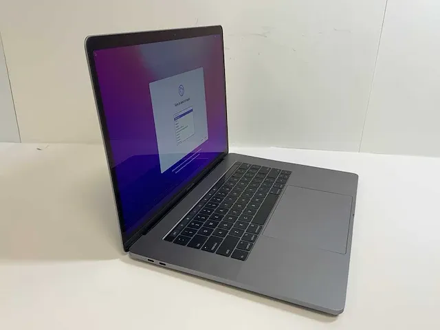 Apple macbook pro 15.4”, core(tm) i7 7th gen, 16 gb ram, 251 gb nvme, amd radeon pro 555 2 gb laptop - afbeelding 3 van  6