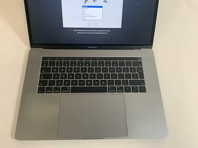 Apple macbook pro 15.4", core(tm) i7 7th gen, 16 gb ram, 500 gb nvme, amd radeon pro 560 4 gb laptop - afbeelding 2 van  6