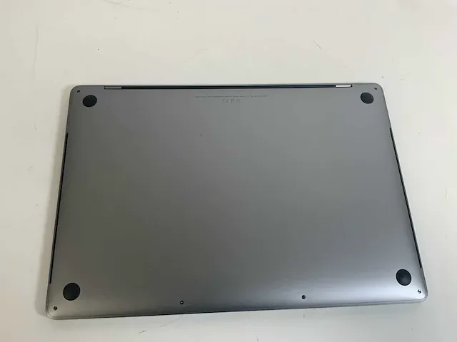 Apple macbook pro 15.4", core(tm) i7 7th gen, 16 gb ram, 500 gb nvme, amd radeon pro 560 4 gb laptop - afbeelding 3 van  6