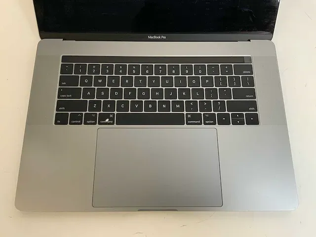 Apple macbook pro 15.4", core(tm) i7 7th gen, 16 gb ram, 500 gb nvme, amd radeon pro 560 4 gb laptop - afbeelding 5 van  6