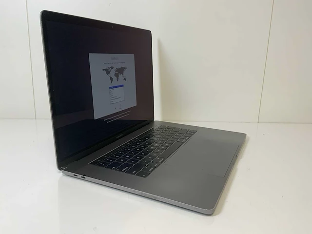 Apple macbook pro 15.4", core(tm) i7 8e generatie, 32 gb ram, 500 gb nvme, amd radeon pro 560 x 4 gb laptop - afbeelding 2 van  8