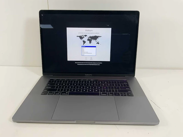 Apple macbook pro 15.4", core(tm) i7 8e generatie, 32 gb ram, 500 gb nvme, amd radeon pro 560 x 4 gb laptop - afbeelding 1 van  7