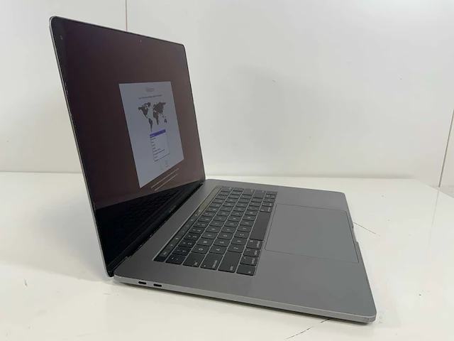Apple macbook pro 15.4", core(tm) i7 8e generatie, 32 gb ram, 500 gb nvme, amd radeon pro 560 x 4 gb laptop - afbeelding 2 van  7