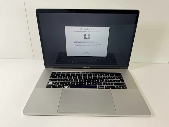 Apple macbook pro 15.4”, core(tm) i7 8th gen, 16 gb ram, 251 gb nvme, amd radeon rx pro 555x 4 gb laptop - afbeelding 1 van  6