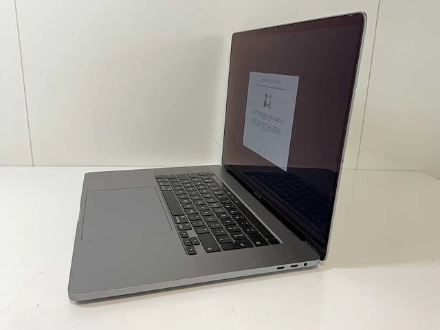 Apple macbook pro 15.4”, core(tm) i7 8th gen, 16 gb ram, 251 gb nvme, amd radeon rx pro 555x 4 gb laptop - afbeelding 2 van  13