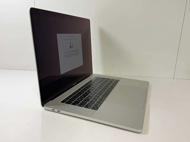 Apple macbook pro 15.4”, core(tm) i7 8th gen, 16 gb ram, 251 gb nvme, amd radeon rx pro 555x 4 gb laptop - afbeelding 6 van  13
