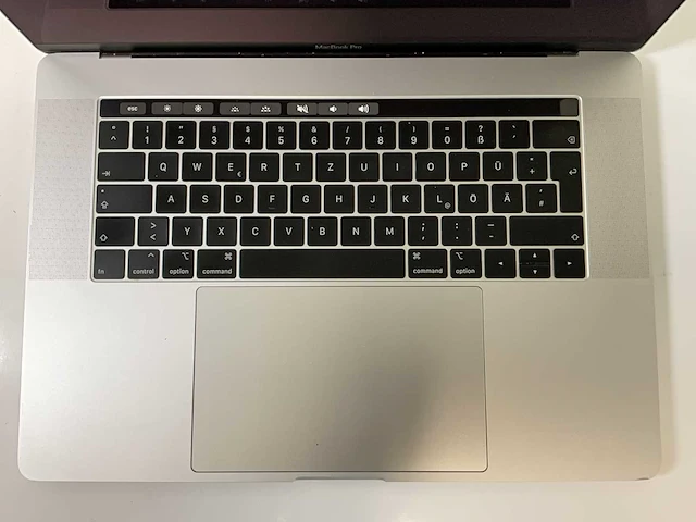 Apple macbook pro 15.4”, core(tm) i7 8th gen, 16 gb ram, 251 gb nvme, amd radeon rx pro 555x 4 gb laptop - afbeelding 8 van  13