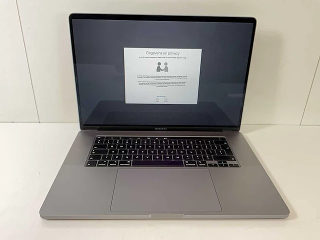 Apple macbook pro 15.4”, core(tm) i7 8th gen, 16 gb ram, 251 gb nvme, amd radeon rx pro 555x 4 gb laptop - afbeelding 12 van  13