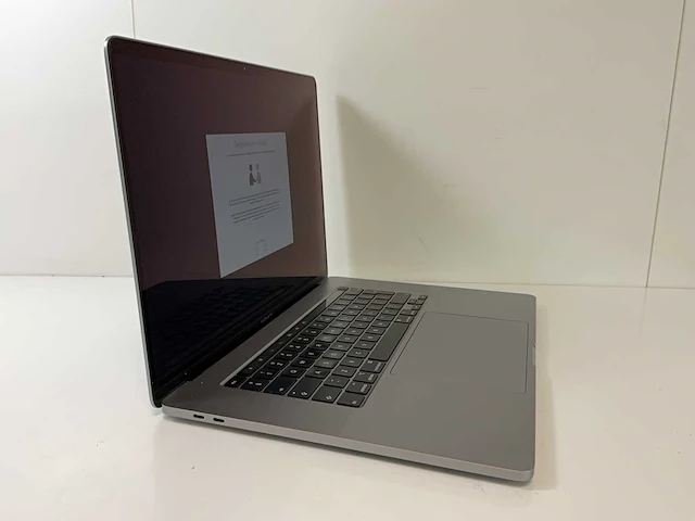 Apple macbook pro 15.4”, core(tm) i7 8th gen, 16 gb ram, 251 gb nvme, amd radeon rx pro 555x 4 gb laptop - afbeelding 13 van  13