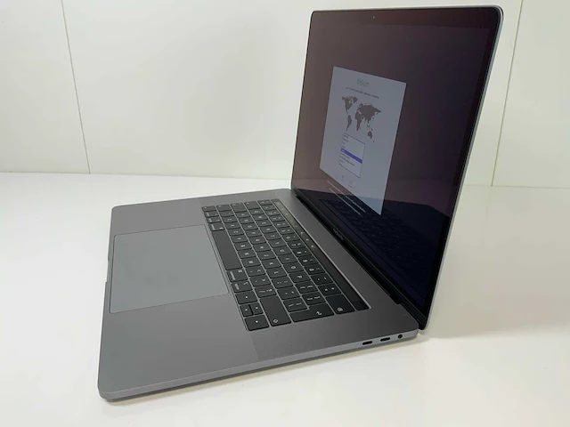 Apple macbook pro 15.4”, core(tm) i7 8th gen, 16 gb ram, 500 gb nvme, amd radeon pro 560x 4 gb laptop - afbeelding 3 van  7