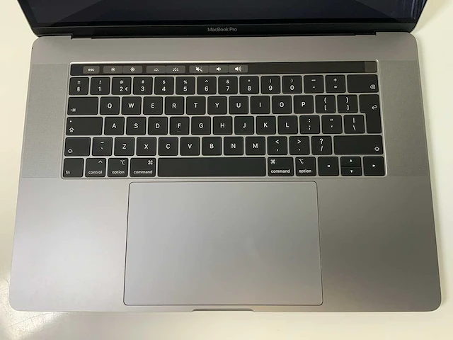 Apple macbook pro 15.4”, core(tm) i7 8th gen, 16 gb ram, 500 gb nvme, amd radeon pro 560x 4 gb laptop - afbeelding 4 van  7
