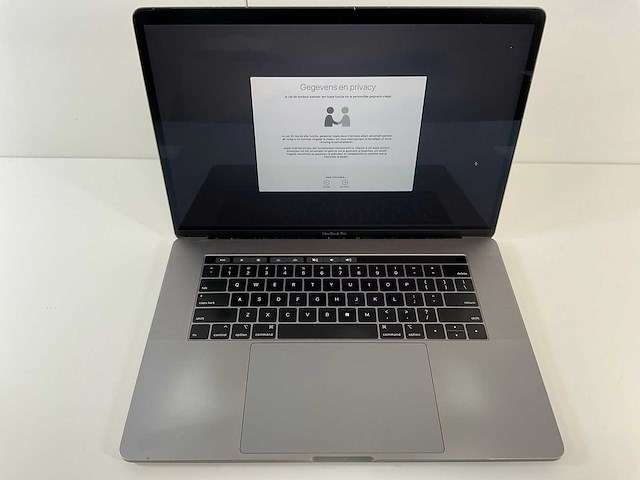 Apple macbook pro 15,4”, core(tm) i7 8th gen, 16 gb ram, 500 gb nvme, amd radeon pro 560x 4 gb laptop - afbeelding 1 van  6