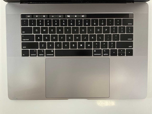 Apple macbook pro 15,4”, core(tm) i7 8th gen, 16 gb ram, 500 gb nvme, amd radeon pro 560x 4 gb laptop - afbeelding 4 van  6