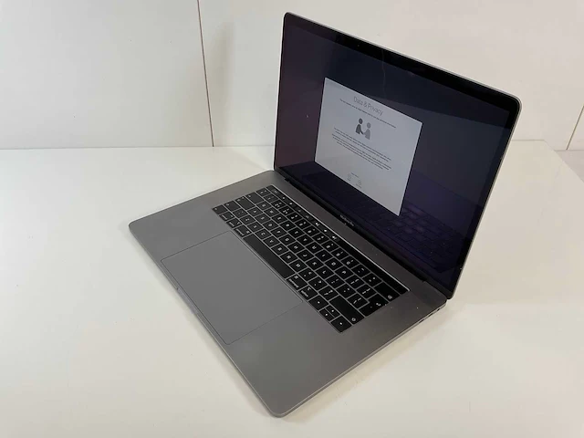 Apple macbook pro 15,4”, core(tm) i7 8th gen, 32 gb ram, 250 gb nvme, amd radeon pro 560x 4 gb laptop - afbeelding 3 van  8