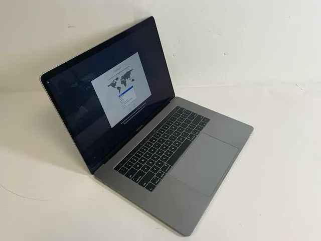 Apple macbook pro 15.4", core(tm) i7 8th gen, 32 gb ram, 251 gb nvme, amd radeon pro 555x 4 gb laptop - afbeelding 3 van  6