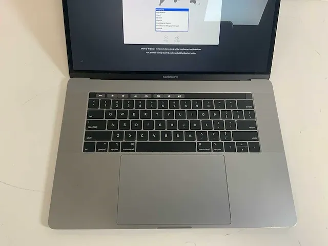 Apple macbook pro 15.4", core(tm) i7 8th gen, 32 gb ram, 251 gb nvme, amd radeon pro 555x 4 gb laptop - afbeelding 6 van  6