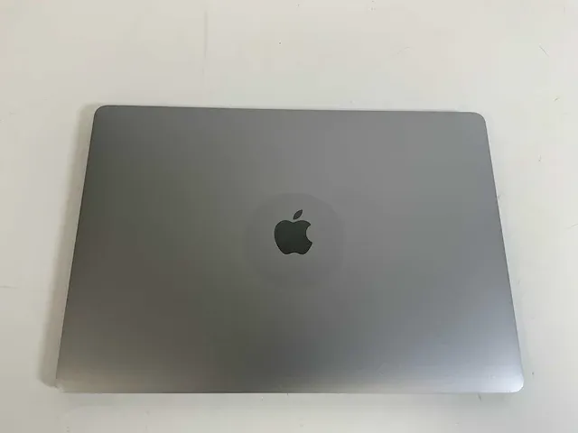 Apple macbook pro 15.4", core(tm) i7 8th gen, 32 gb ram, 251 gb nvme, amd radeon pro 555x 4 gb laptop - afbeelding 1 van  6