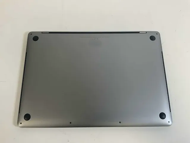 Apple macbook pro 15.4", core(tm) i7 8th gen, 32 gb ram, 251 gb nvme, amd radeon pro 555x 4 gb laptop - afbeelding 4 van  6