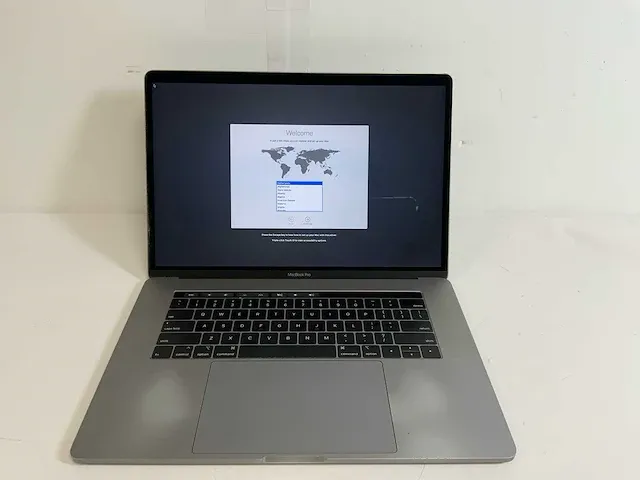Apple macbook pro 15.4", core(tm) i7 8th gen, 32 gb ram, 251 gb nvme, amd radeon pro 555x 4 gb laptop - afbeelding 5 van  6