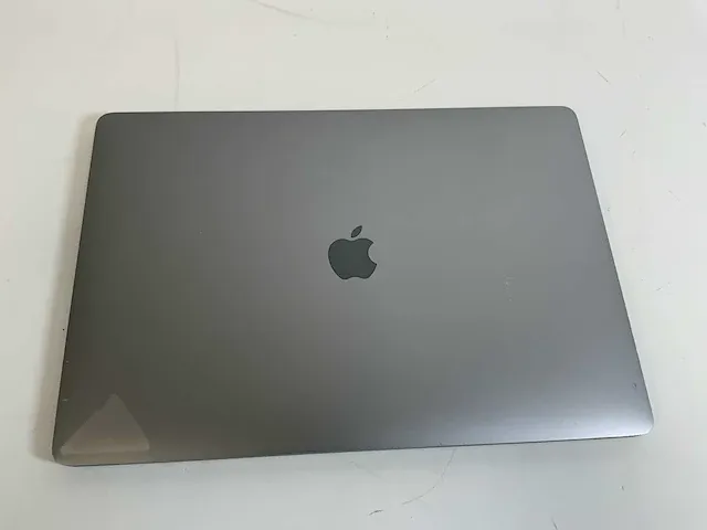 Apple macbook pro 15.4", core(tm) i7 8th gen, 32 gb ram, 251 gb nvme, amd radeon pro 555x 4 gb laptop - afbeelding 4 van  6